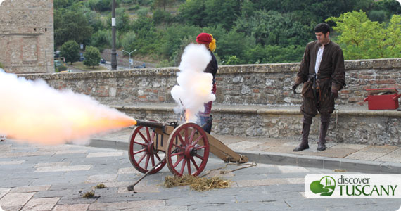 Cannon at the door of Colle Val d'Elsa Castle