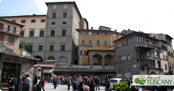 cortona-piazza-repubblica.jpg