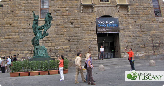 Statua dei Two Rivers di Wyatt in Piazza Signoria a Firenze