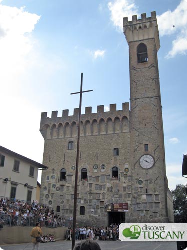 Piazza dei Vicari and the Palazzo dei Vicari in Scarperia