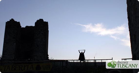Soldier near tower on walls surrounding Monteriggioni